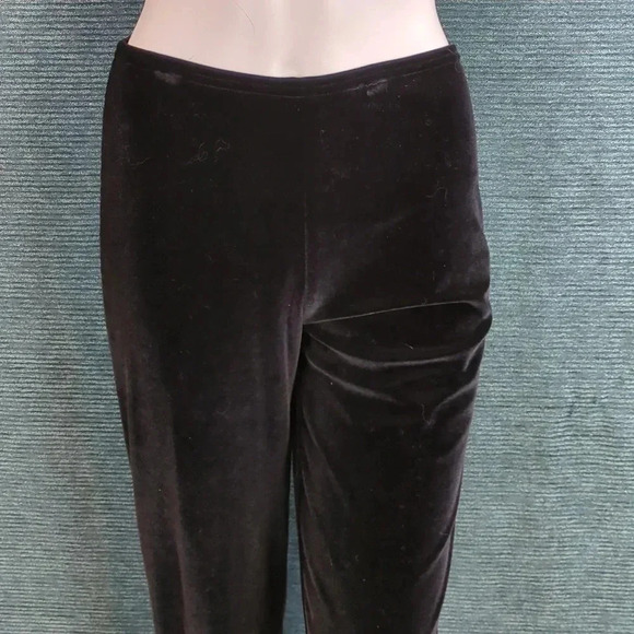 No Boundaries Black Velvet Yoga Style Pants - Picture 3 of 9